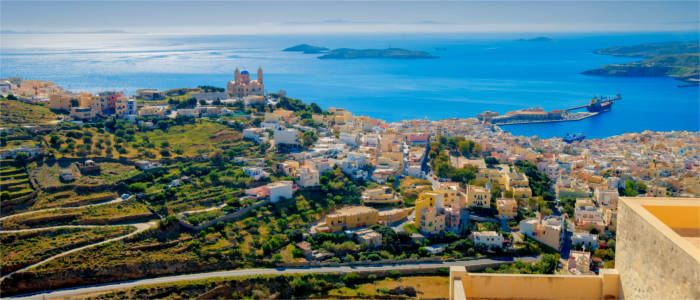 Blick über die Insel Syros in den Kykladen