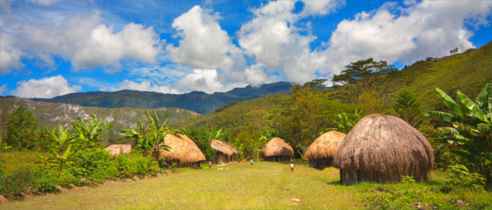Traditionelle Hütten in Papua-Neuguinea