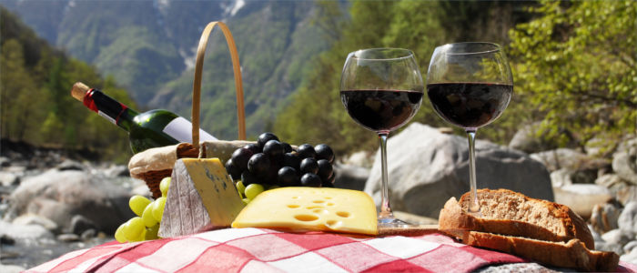 Essen in der Schweiz - Schweizer Käse, Brot und Wein