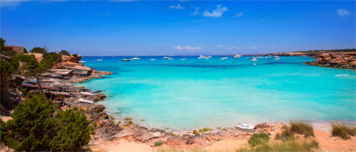 türkisblauer Sandstrand auf Formentera